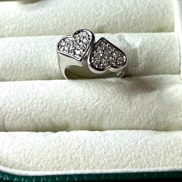 Diamond Hearts Ring - Picture 4 of 9